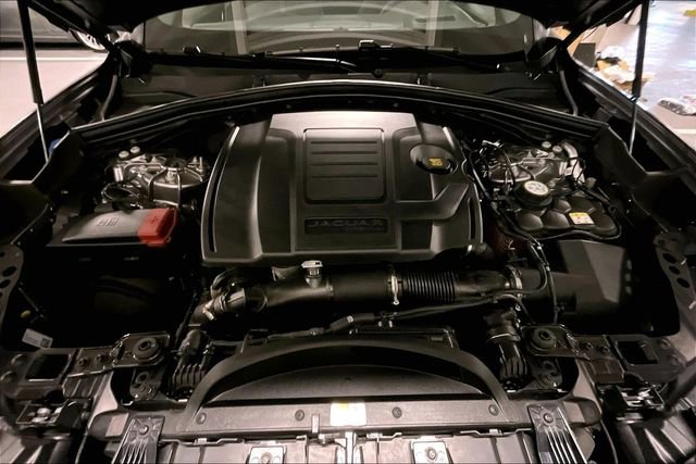 Certified 2025 Jaguar F-PACE R-Dynamic S image 9