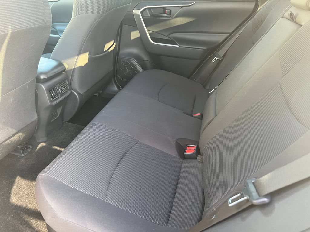 Used 2019 Toyota RAV4 LE AWD/4WD image 12