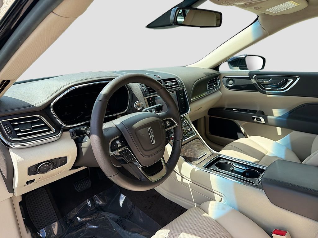Used 2020 Lincoln Continental w/ Premium Package image 2