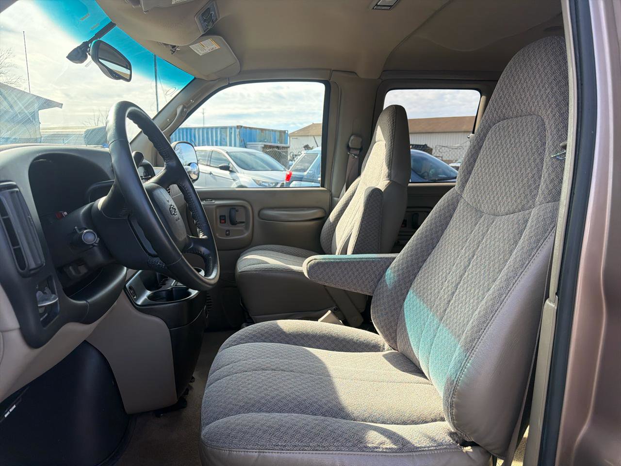 Used 2002 Chevrolet Express 1500 1500 Express Crew w/ LS Preferred Equipment Group RWD image 12