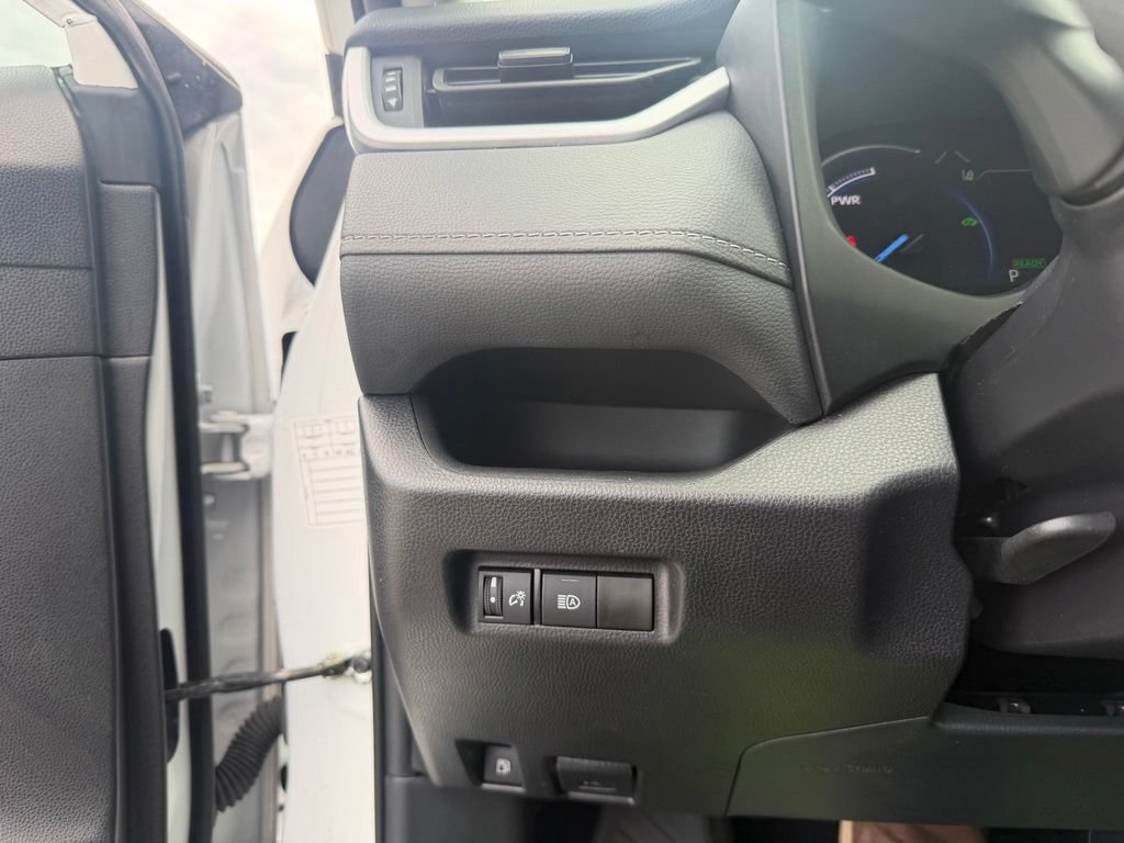 Used 2025 Toyota RAV4 XLE AWD/4WD image 21