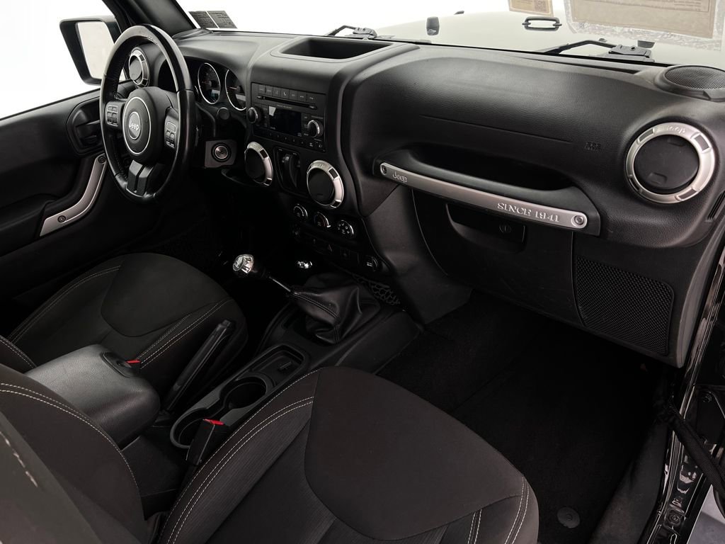 Used 2017 Jeep Wrangler Sahara w/ Connectivity Group image 13