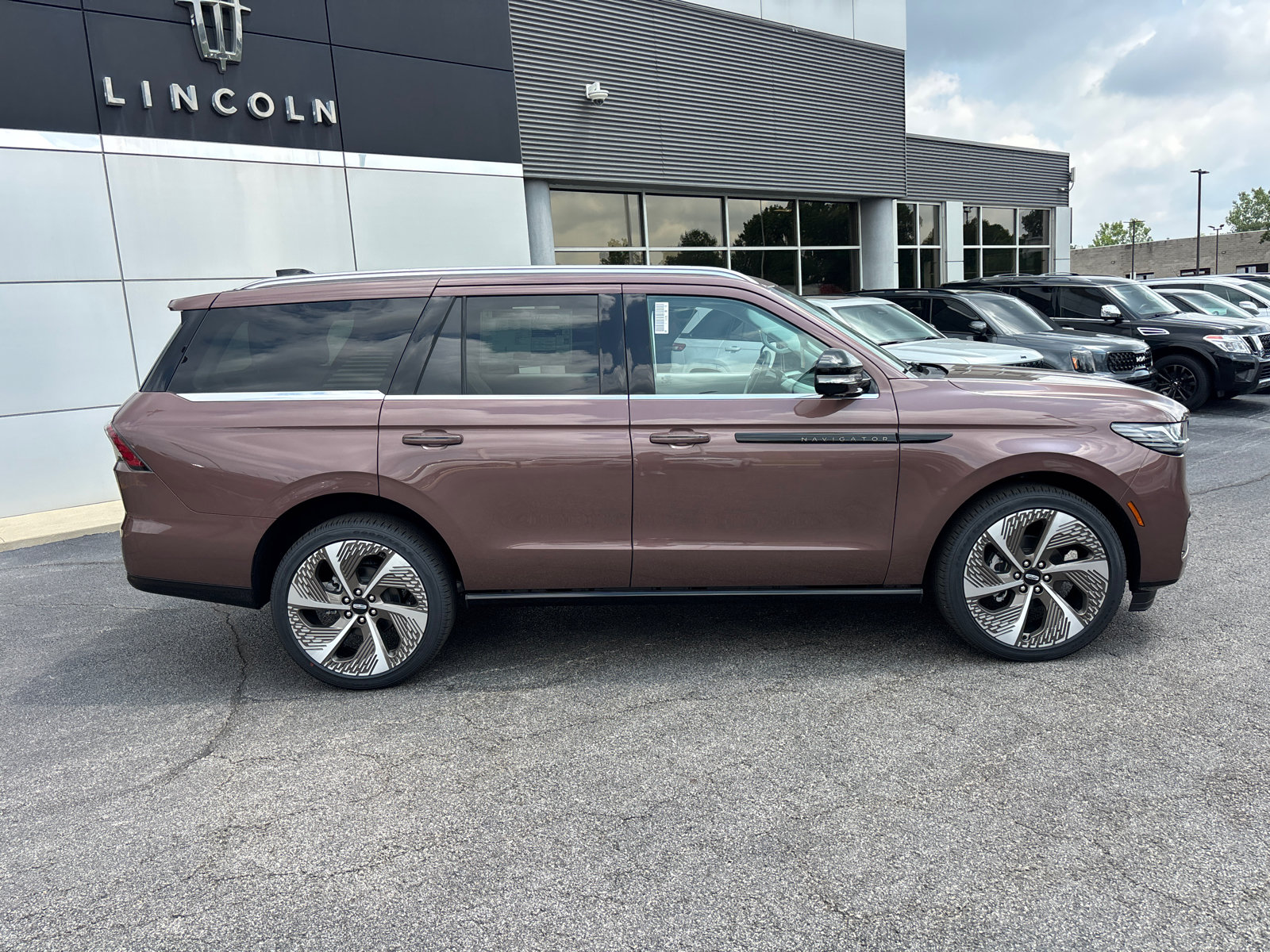 New 2027 Lincoln Navigator Black Label AWD/4WD image 8