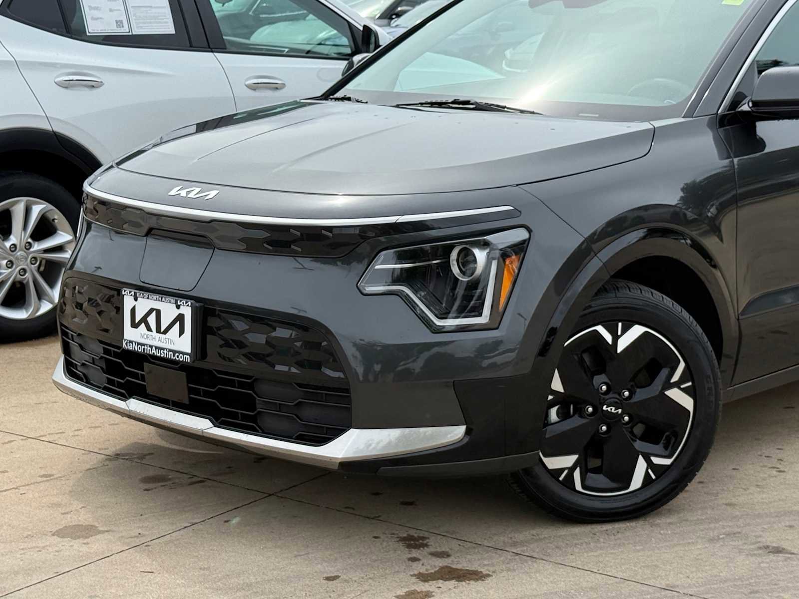 Certified 2024 Kia Niro Wind FWD image 2