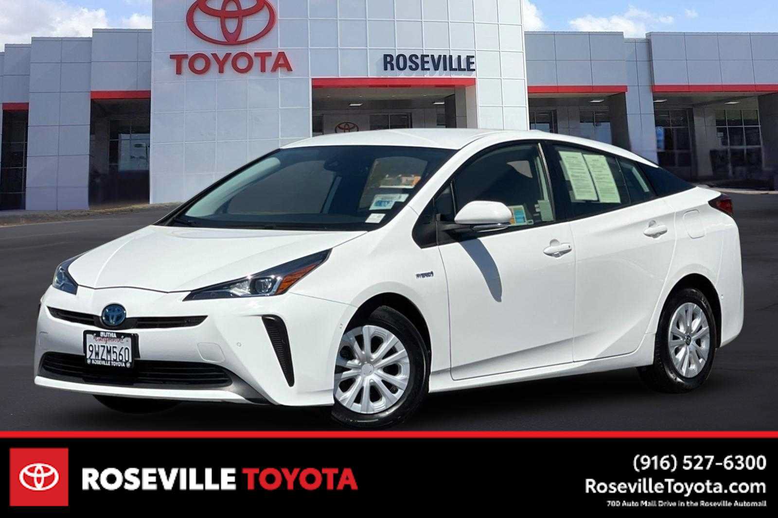 Used 2022 Toyota Prius LE FWD image 1