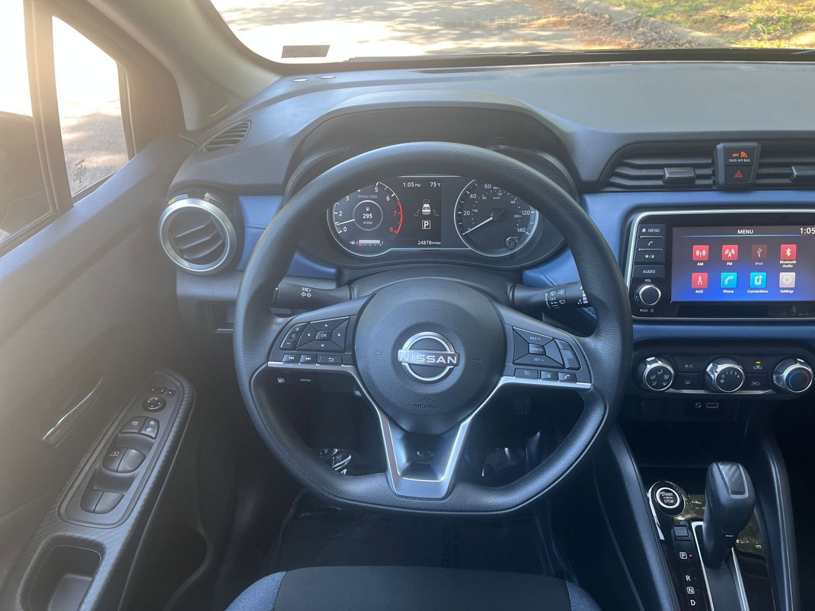 Used 2025 Nissan Versa SV FWD image 33