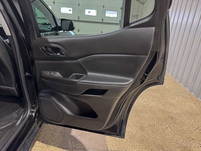 Used 2020 GMC Acadia SLT w/ Driver Alert Package II image 29