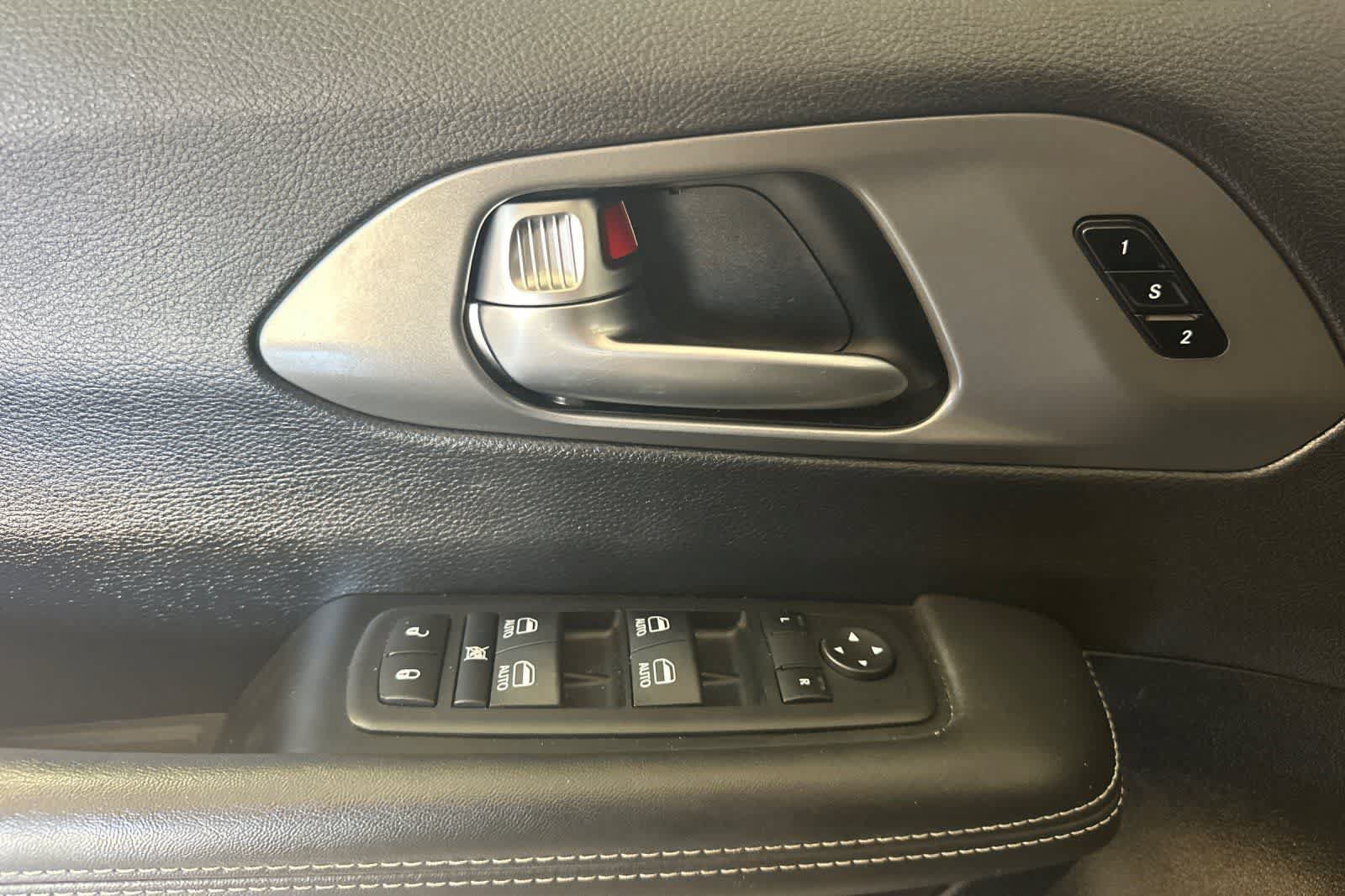 Used 2025 Chrysler Pacifica Select FWD image 15