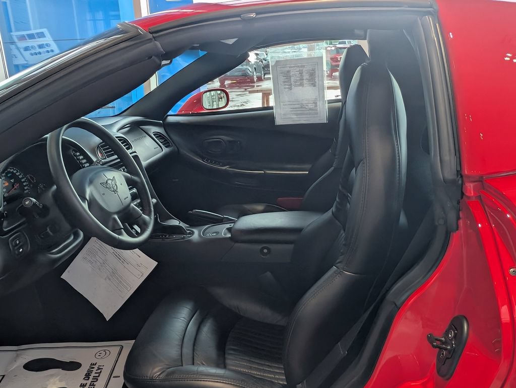 Used 2004 Chevrolet Corvette Coupe RWD image 10