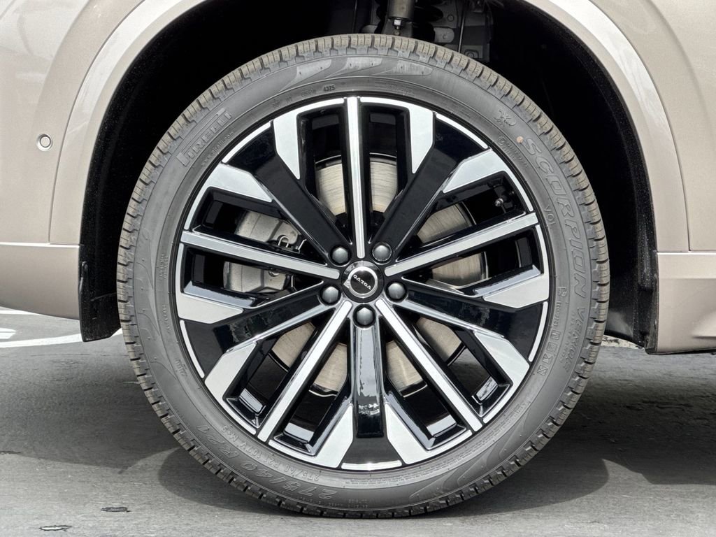 New 2026 Volvo XC90 T8 Plus w/ Protection Package Premier AWD/4WD image 26
