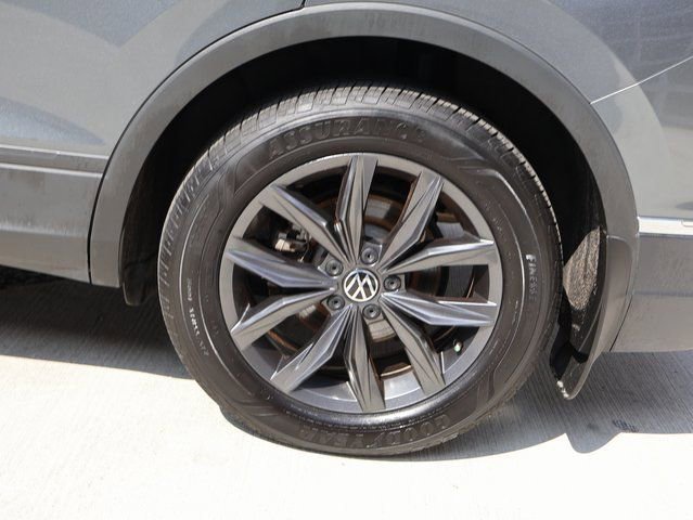 Used 2023 Volkswagen Tiguan SE image 42