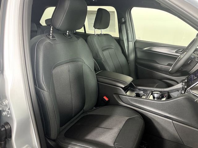 New 2025 Jeep Grand Cherokee Laredo w/ Luxury Tech Group I image 27