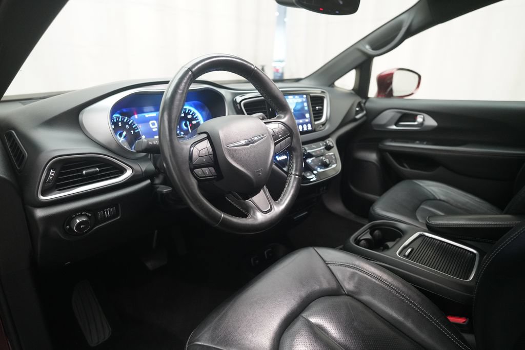 Used 2020 Chrysler Pacifica Touring-L Plus w/ S Appearance Package FWD image 8