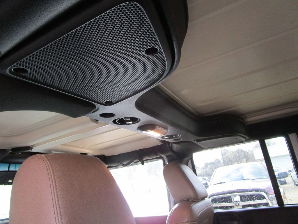 Used 2017 Jeep Wrangler Unlimited Sahara w/ Connectivity Group image 21