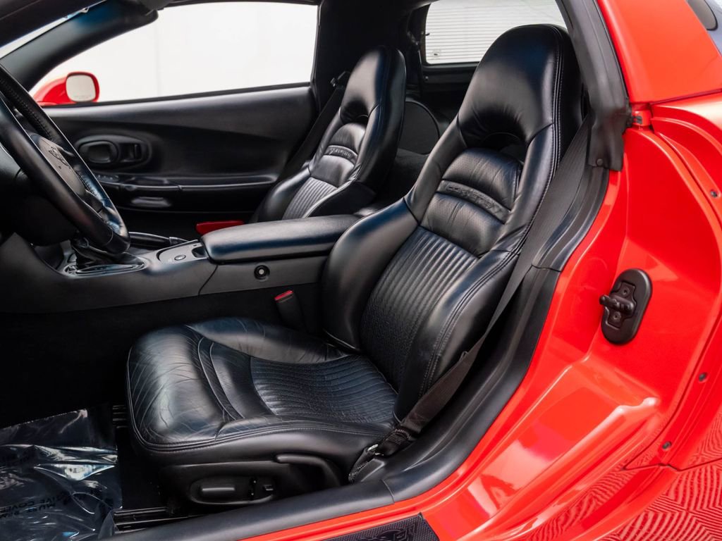 Used 2001 Chevrolet Corvette Coupe w/ Preferred Equipment Group1 image 18