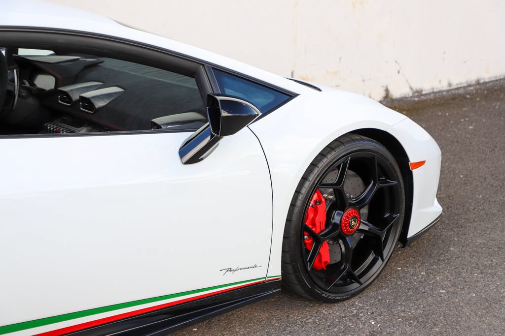 Used 2018 Lamborghini Huracan Performante AWD/4WD image 19