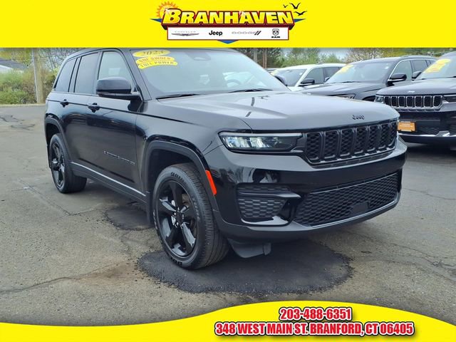 Certified 2023 Jeep Grand Cherokee Altitude AWD/4WD image 1