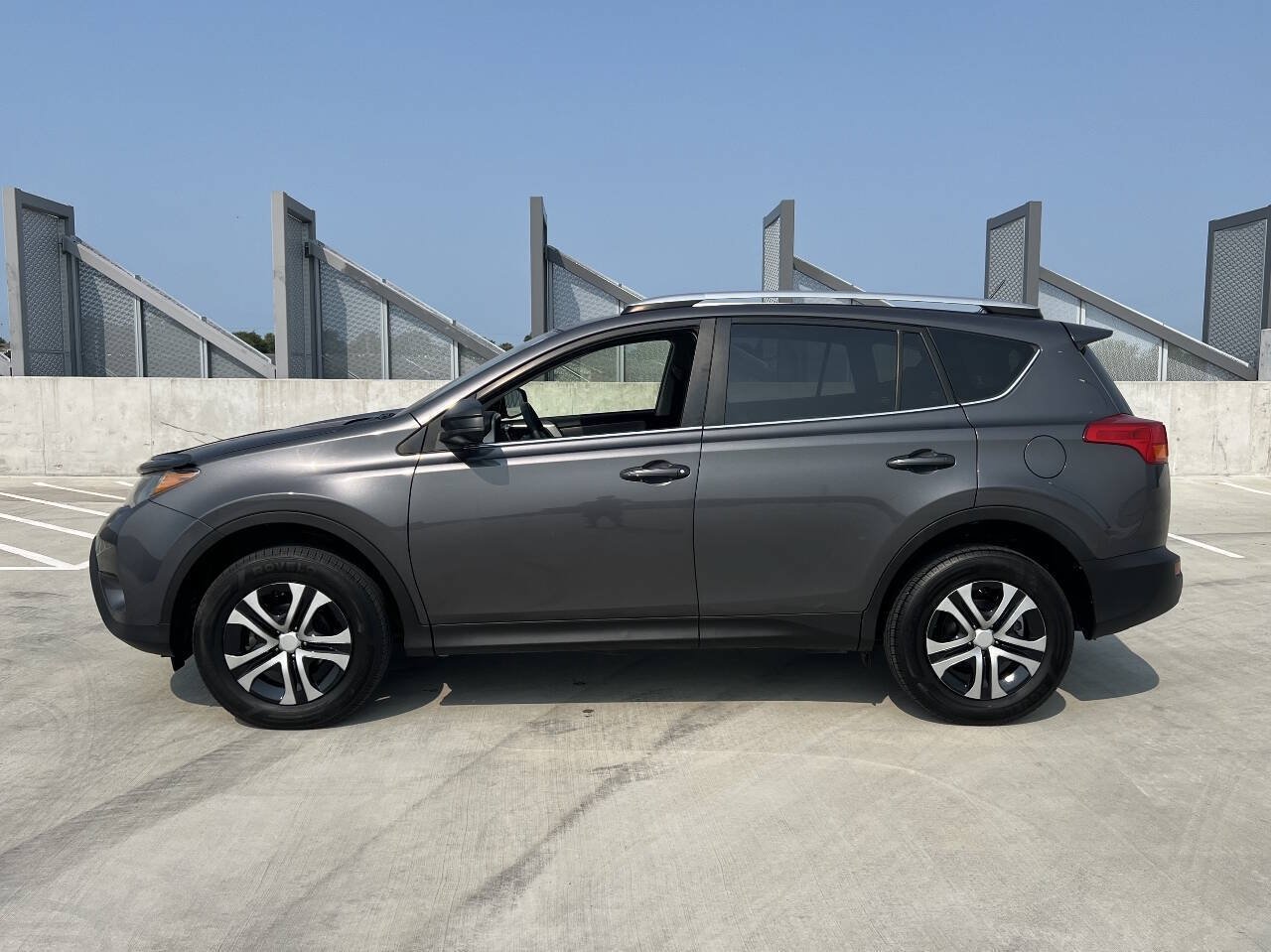 Used 2015 Toyota RAV4 LE AWD/4WD image 5