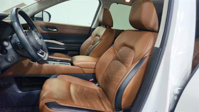Certified 2023 Nissan Pathfinder Platinum FWD image 12