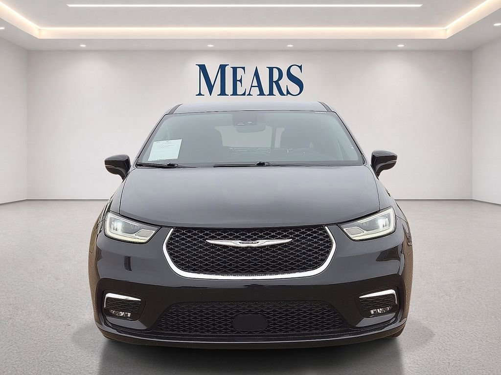 Used 2023 Chrysler Pacifica Touring-L FWD image 8
