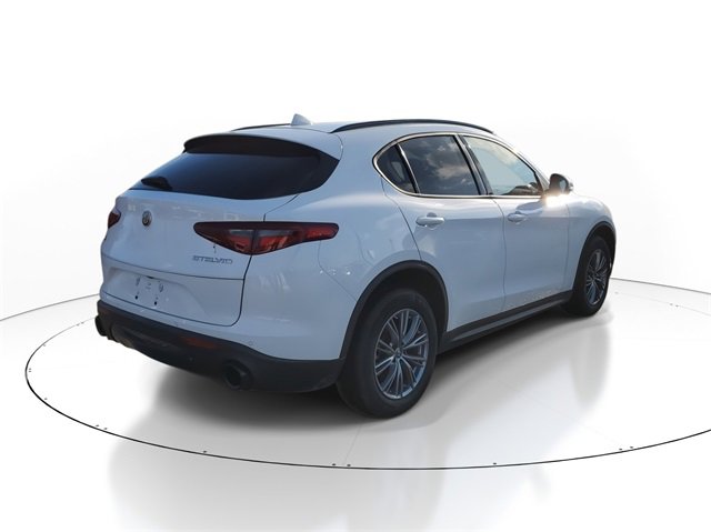 Used 2022 Alfa Romeo Stelvio Sprint image 3