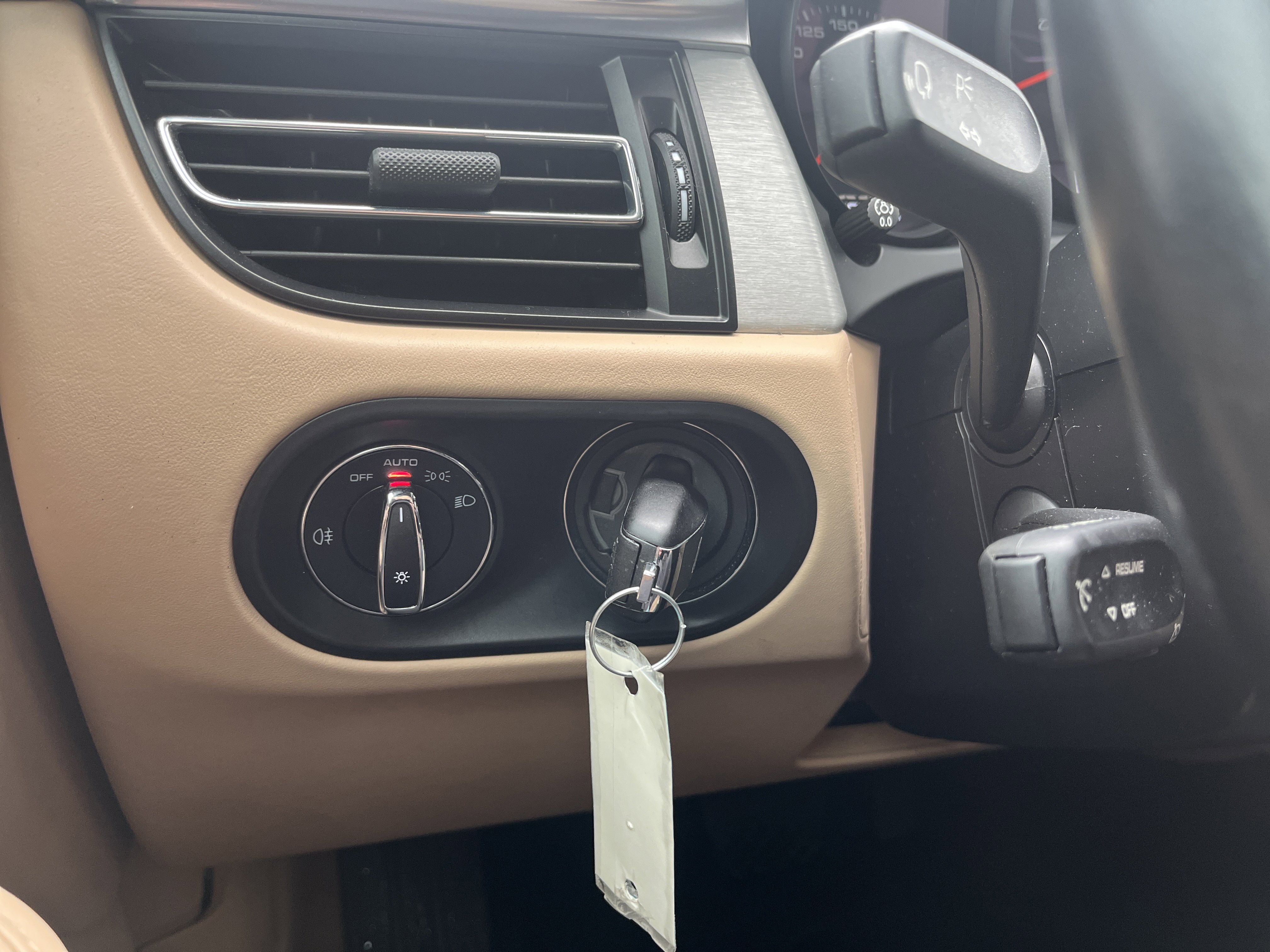 Used 2020 Porsche Macan Turbo image 28