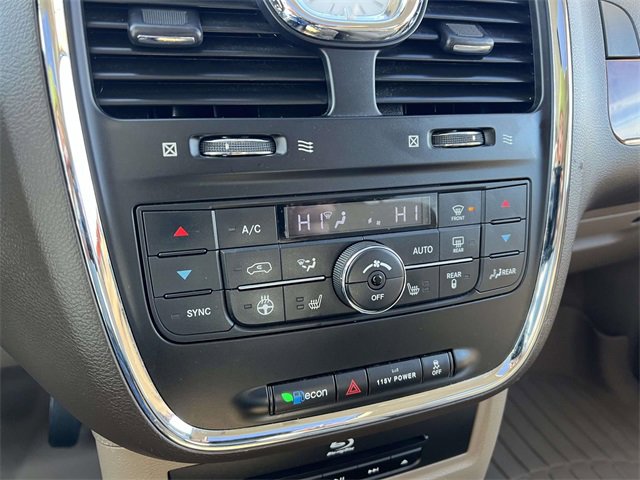 Used 2013 Chrysler Town & Country Touring-L w/ Driver Convenience Group image 19