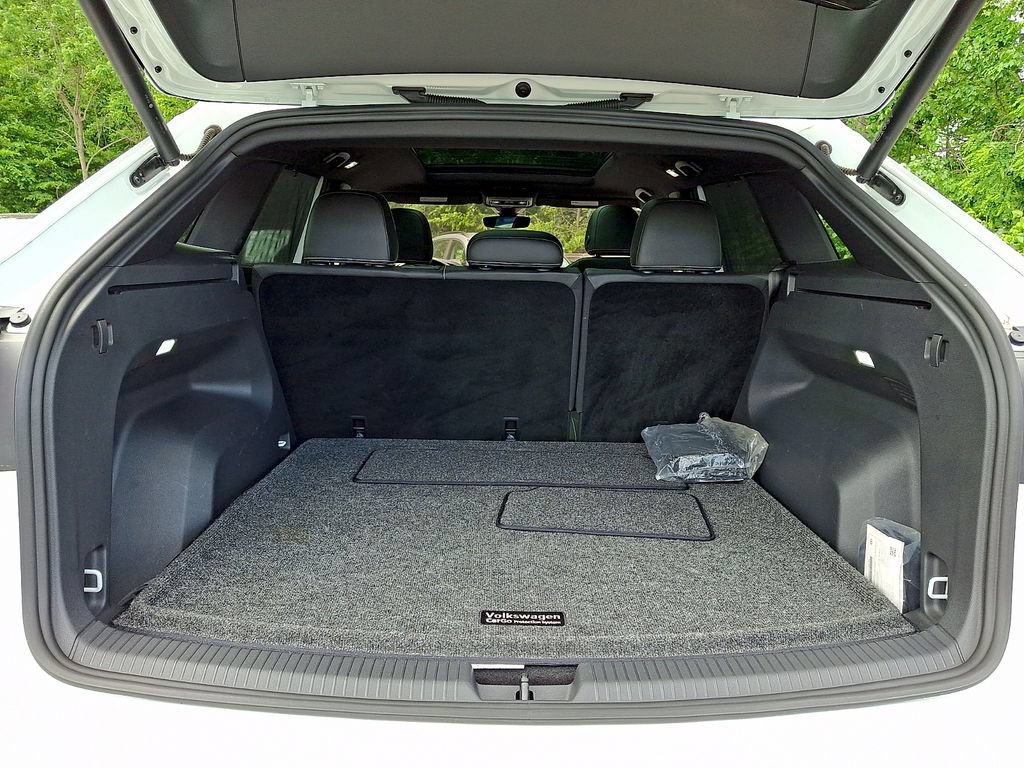 Certified 2024 Volkswagen Atlas Cross Sport SE w/ Panoramic Sunroof Package AWD/4WD image 31