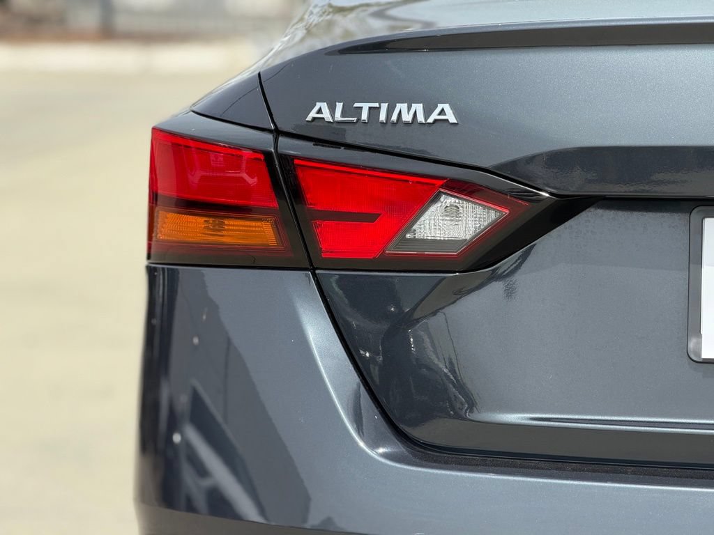 Used 2022 Nissan Altima 2.5 SV FWD image 12