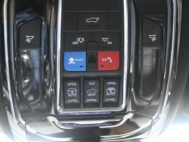 Used 2023 Jeep Grand Cherokee Overland w/ Luxury Tech Group IV AWD/4WD image 21
