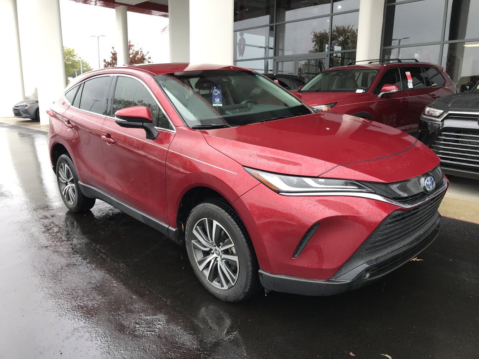 Used 2023 Toyota Venza LE image 3