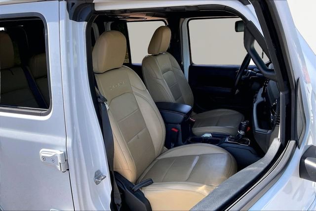 Used 2018 Jeep Wrangler Unlimited Sahara w/ Cold Weather Group image 19