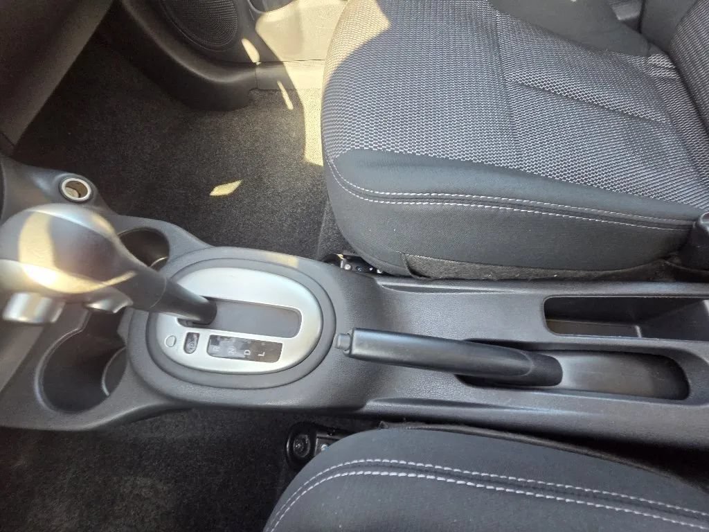 Used 2019 Nissan Versa SV FWD image 31