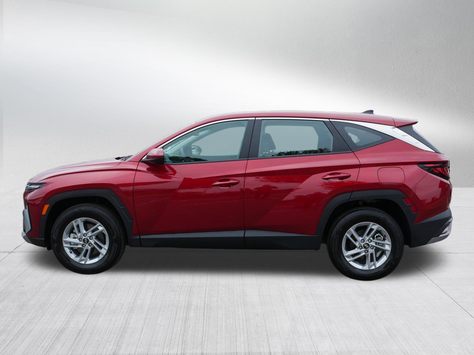 Used 2025 Hyundai Tucson SE AWD/4WD image 4