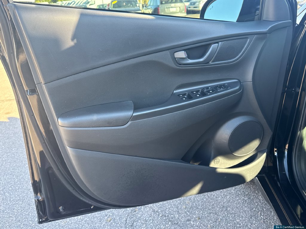 Certified 2023 Hyundai Kona SEL AWD/4WD image 25