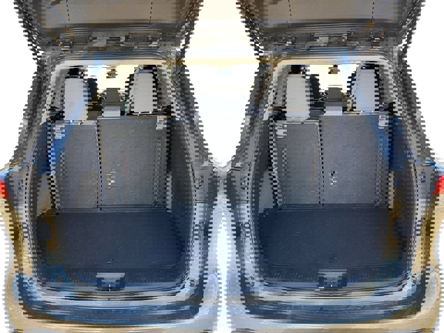 Used 2021 Toyota Highlander LE image 19