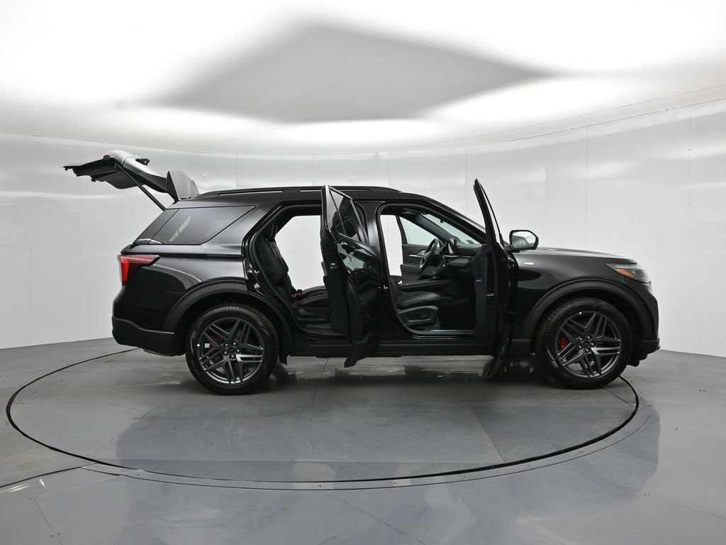 New 2026 Ford Explorer ST-Line w/ ST-Line Street Pack AWD/4WD image 4