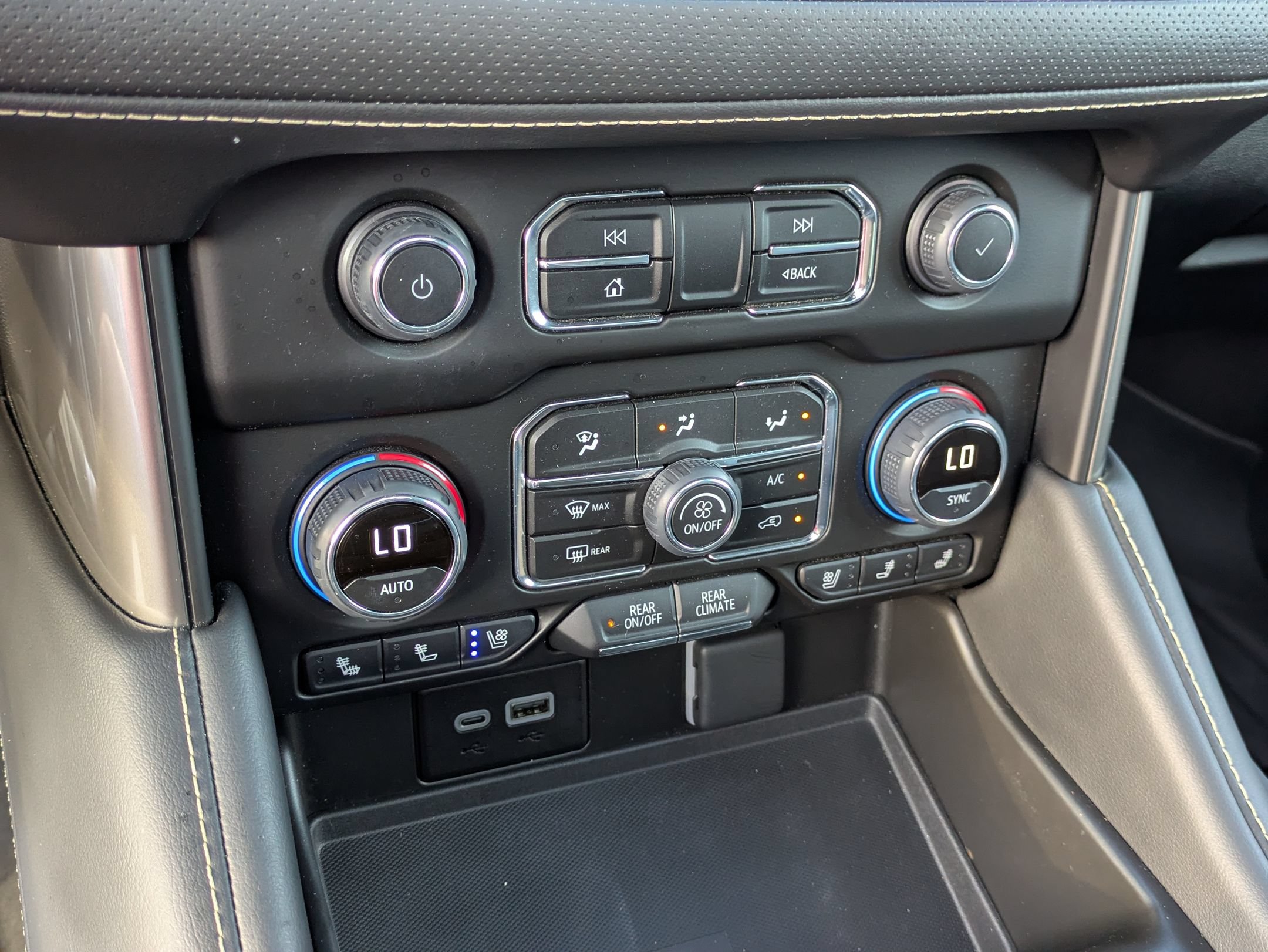 Used 2024 Chevrolet Tahoe Premier AWD/4WD image 24