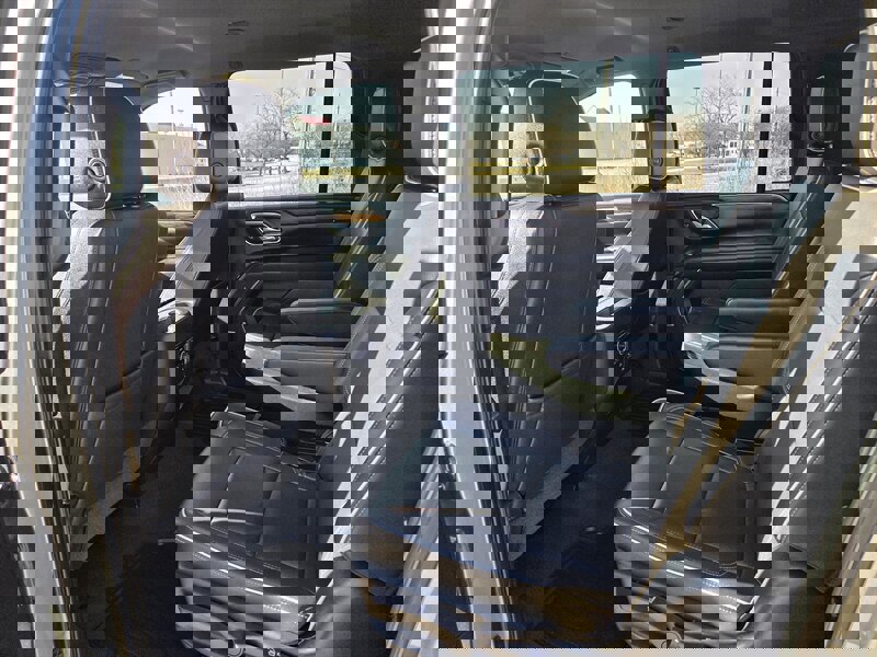 Used 2021 Chevrolet Suburban Premier image 11