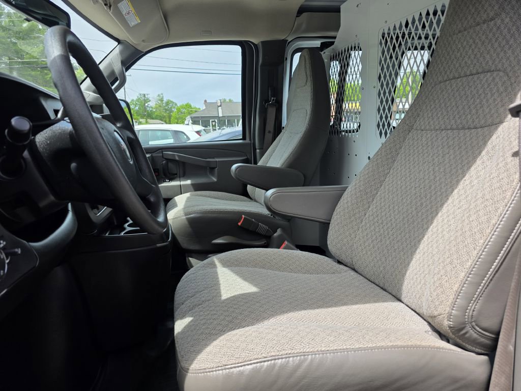 Used 2025 GMC Savana 2500 w/ Enhanced Convenience Package RWD image 10