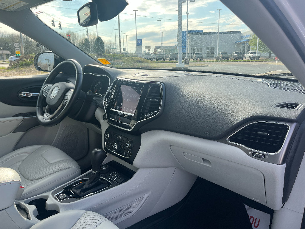 Used 2020 Jeep Cherokee Limited w/ Luxury Group AWD/4WD image 16