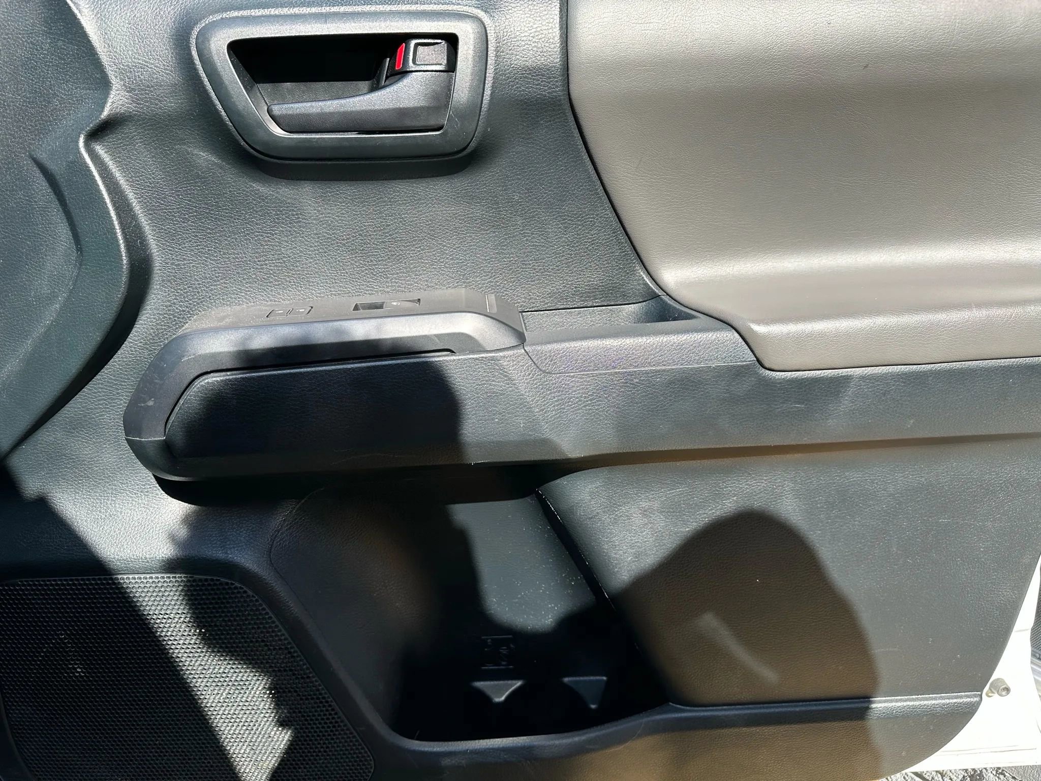 Used 2017 Toyota Tacoma SR image 15