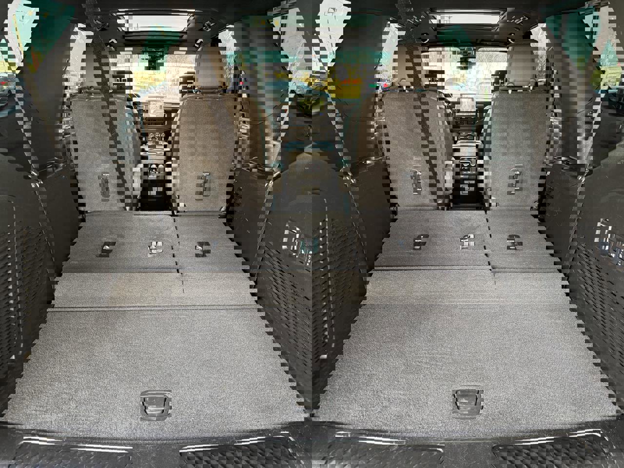 Used 2024 GMC Yukon SLT w/ SLT Luxury Package image 43