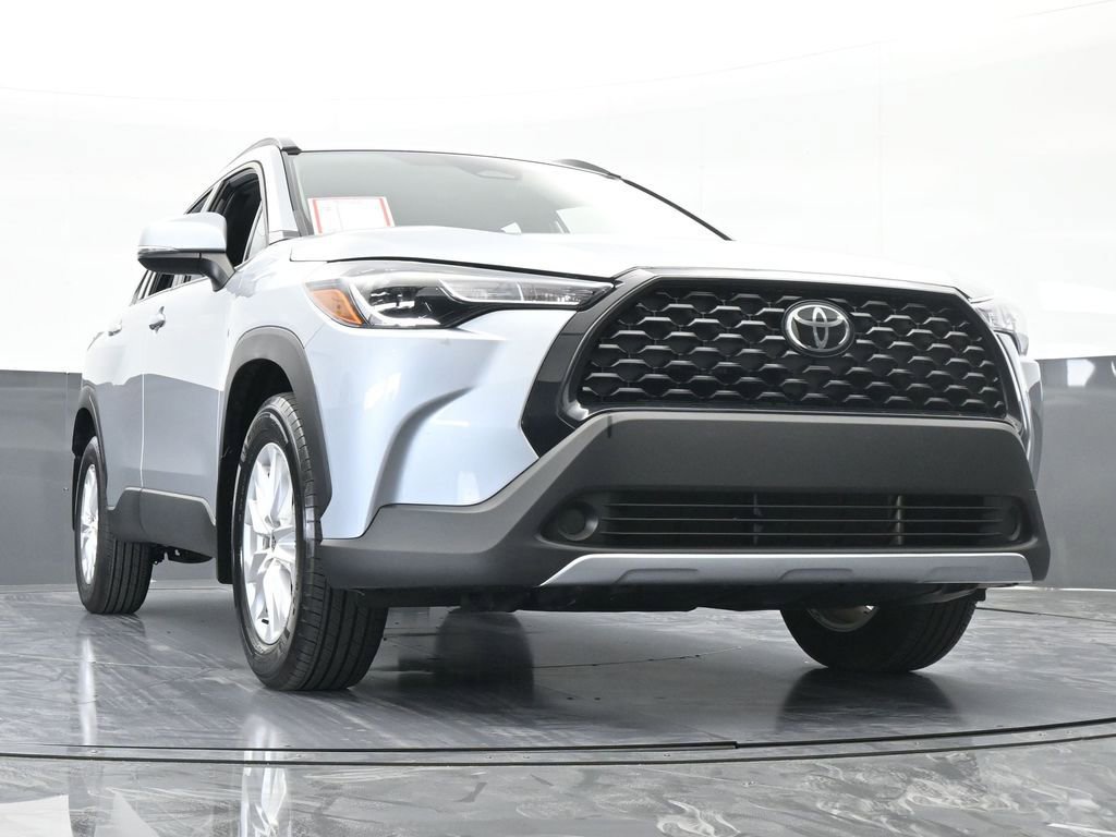 Used 2023 Toyota Corolla Cross LE image 58