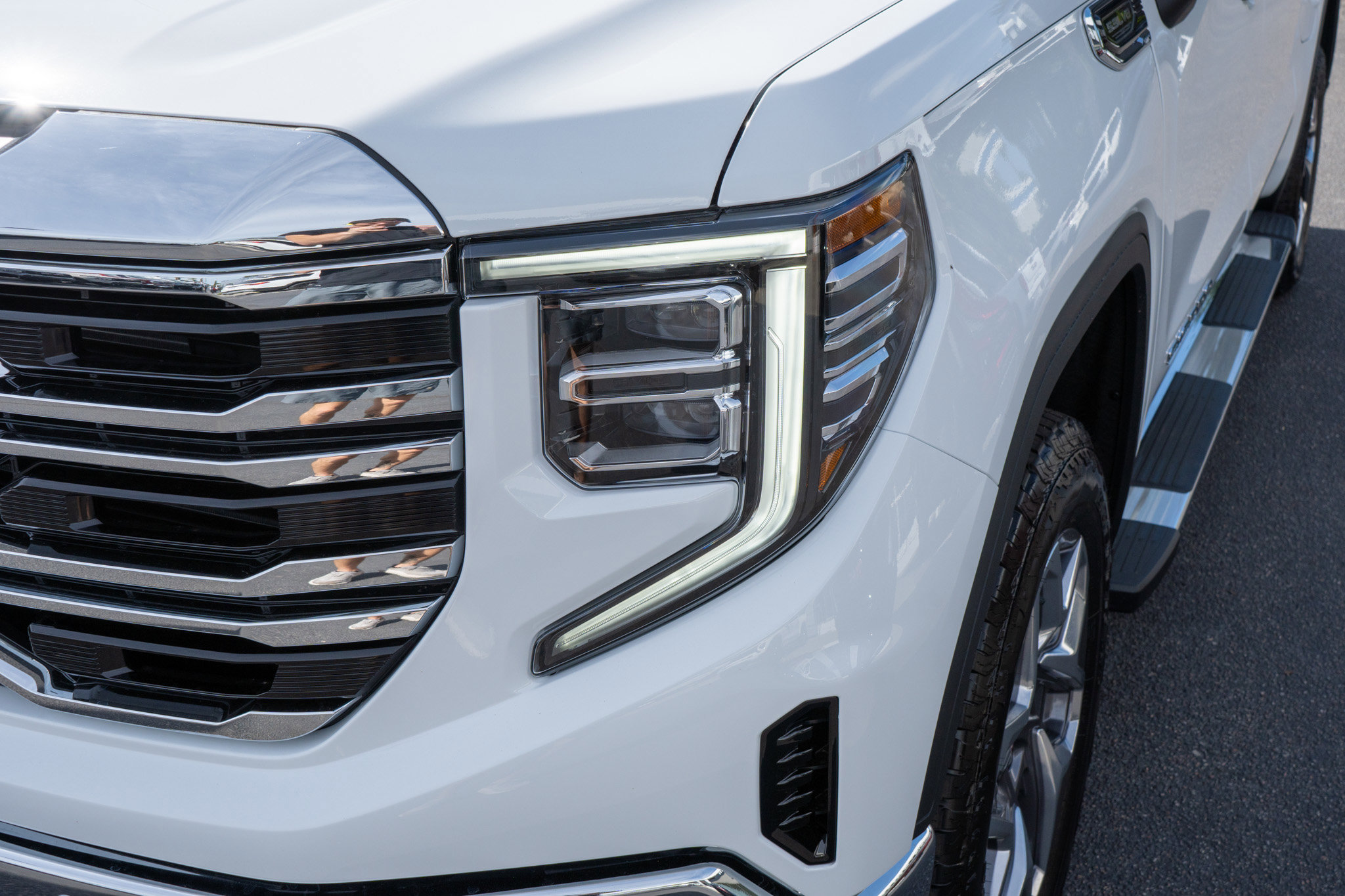 New 2026 GMC Sierra 1500 SLT AWD/4WD image 9