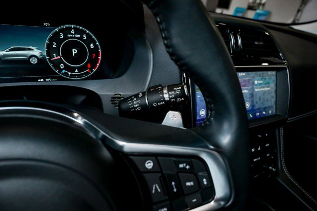 Used 2019 Jaguar F-PACE R-Sport image 37