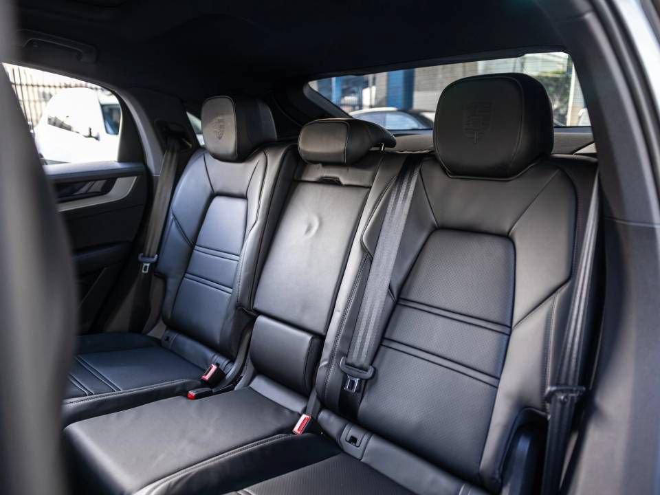 Certified 2026 Porsche Cayenne Coupe AWD/4WD image 38