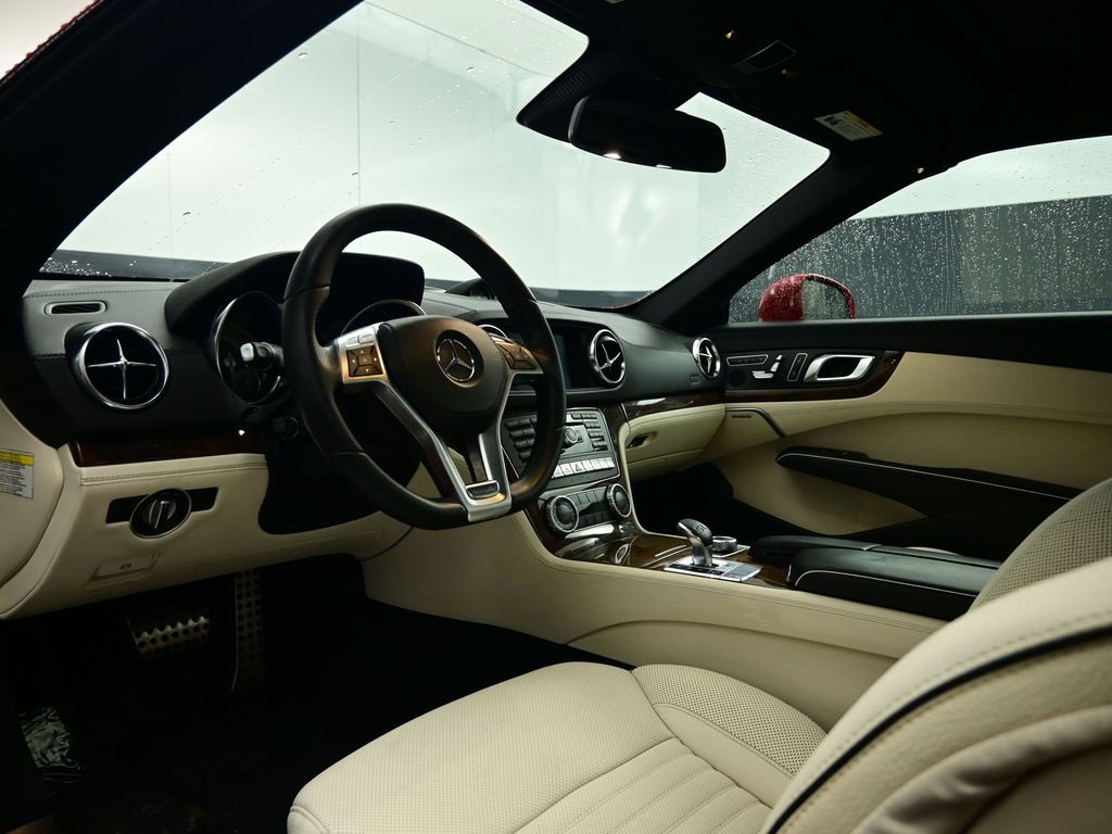 Used 2013 Mercedes-Benz SL 550 image 2