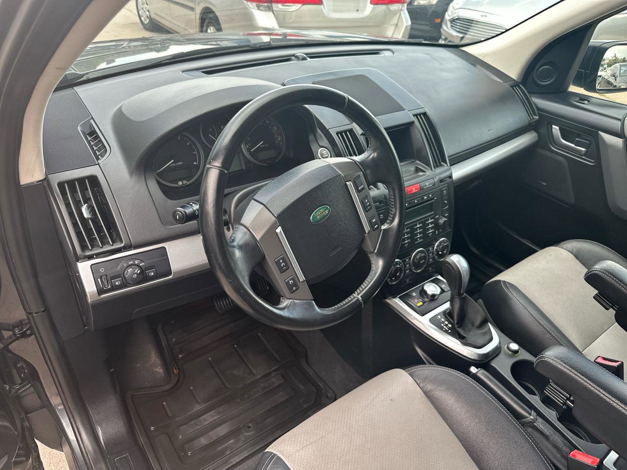 Used 2010 Land Rover LR2 HSE AWD/4WD image 10