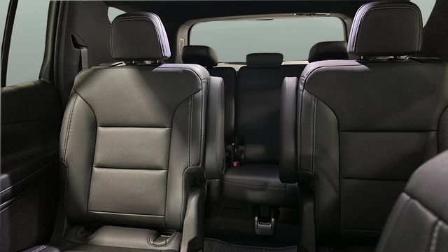 New 2027 Chevrolet Traverse LT w/ Midnight/Sport Edition FWD image 26